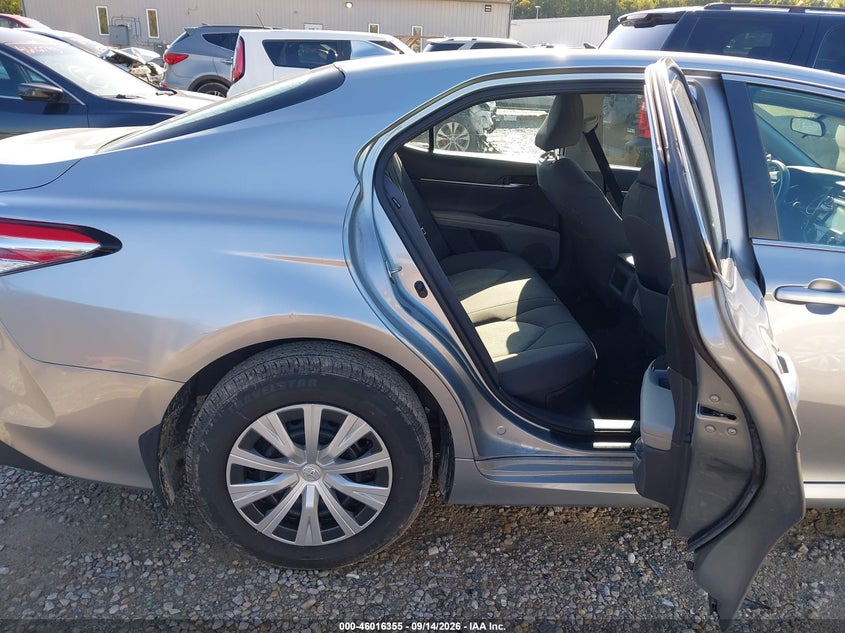 TOYOTA CAMRY - zdjęcie 8