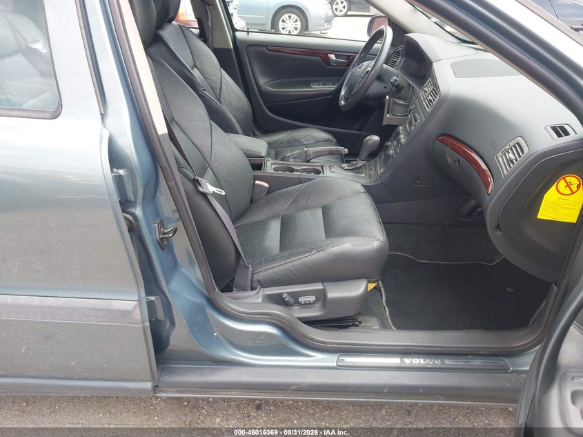 2001 VOLVO V70 auction photo 5