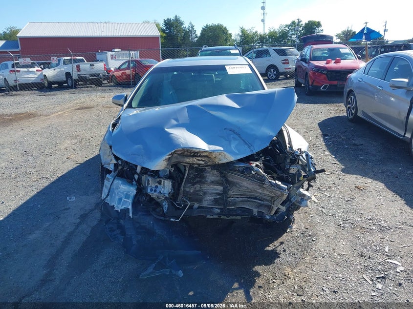 TOYOTA CAMRY - zdjęcie 13