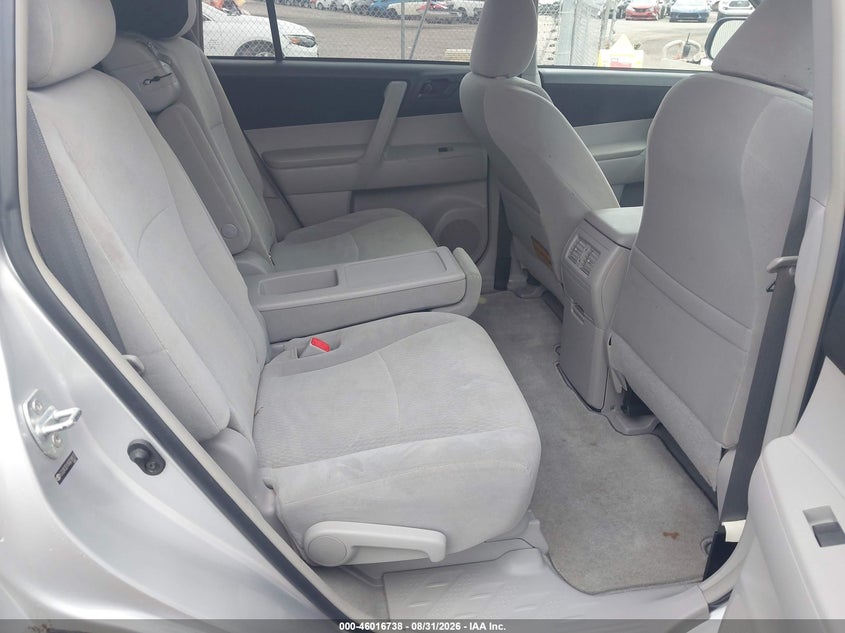 2010 TOYOTA HIGHLANDER auction photo 8