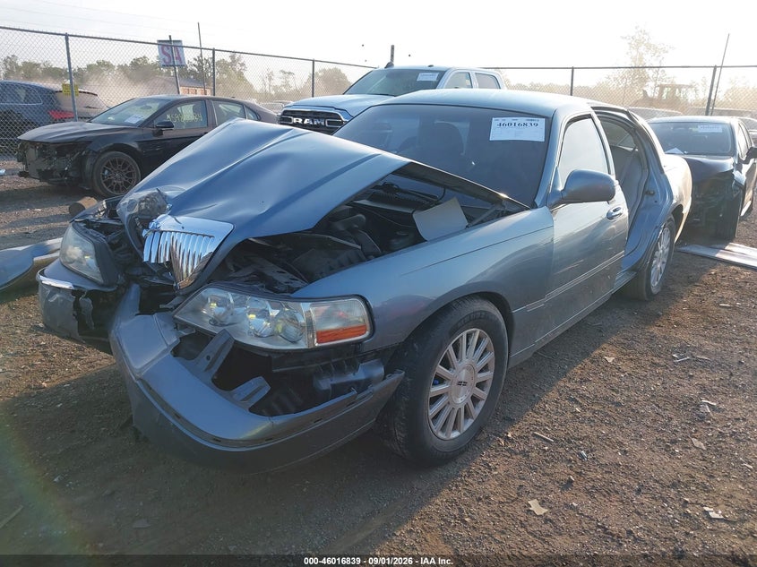 LINCOLN TOWN CAR 2004 VIN 1LNHM81W54Y616398