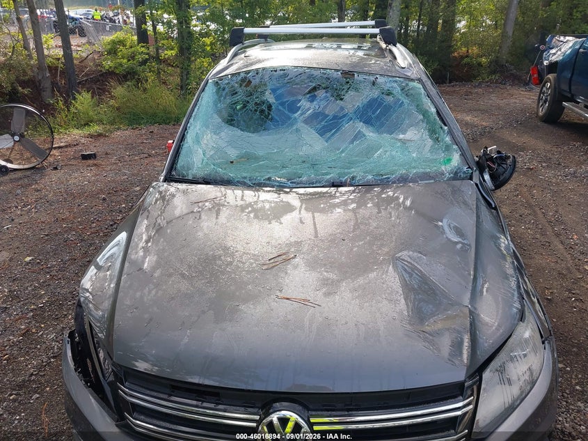 VOLKSWAGEN TIGUAN 2016 VIN WVGBV7AX2GW579767