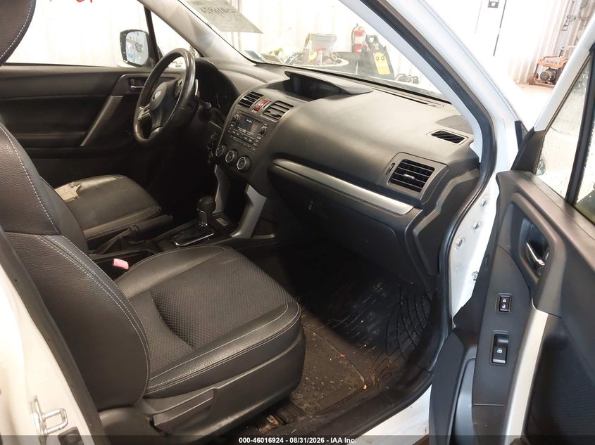 2015 SUBARU FORESTER auction photo 5