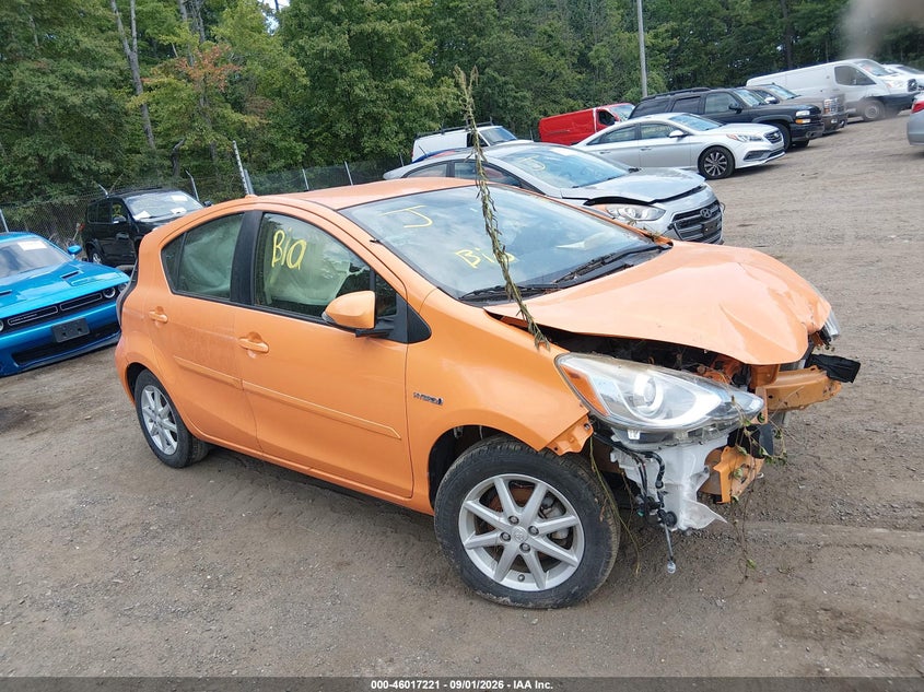 2015 TOYOTA PRIUS C auction photo 1