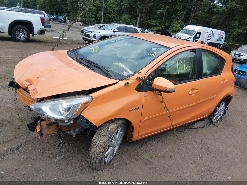 2015 TOYOTA PRIUS C auction photo 2