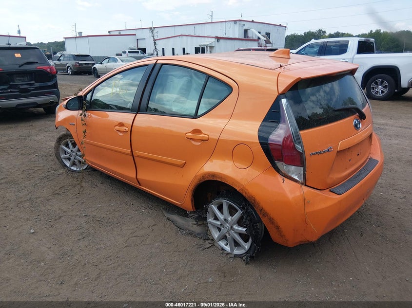 2015 TOYOTA PRIUS C auction photo 3
