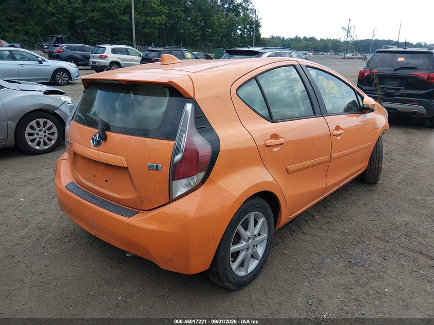 2015 TOYOTA PRIUS C auction photo 4