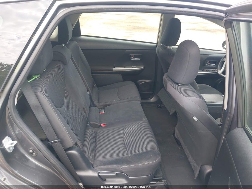 2015 TOYOTA PRIUS V auction photo 8