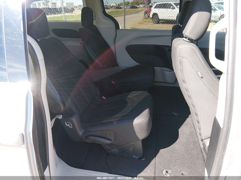 2017 CHRYSLER PACIFICA LX · Фото 8