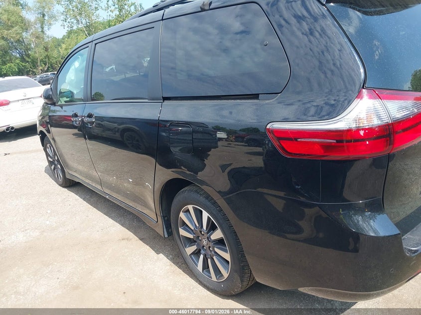 TOYOTA SIENNA - zdjęcie 14