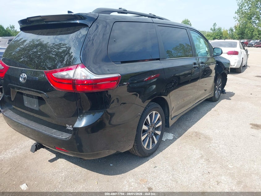 TOYOTA SIENNA - zdjęcie 4