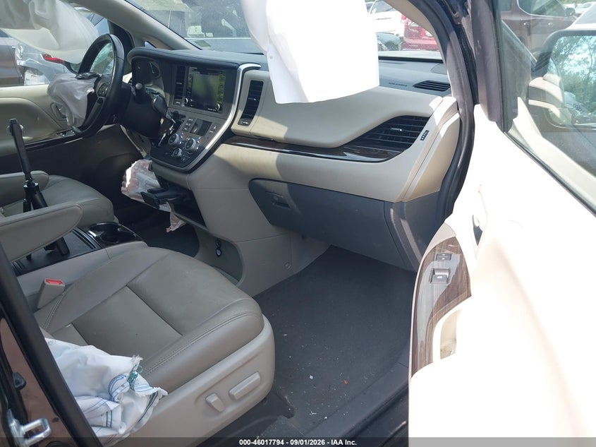 TOYOTA SIENNA - zdjęcie 5