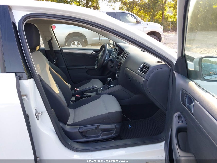 2017 VOLKSWAGEN JETTA auction photo 5
