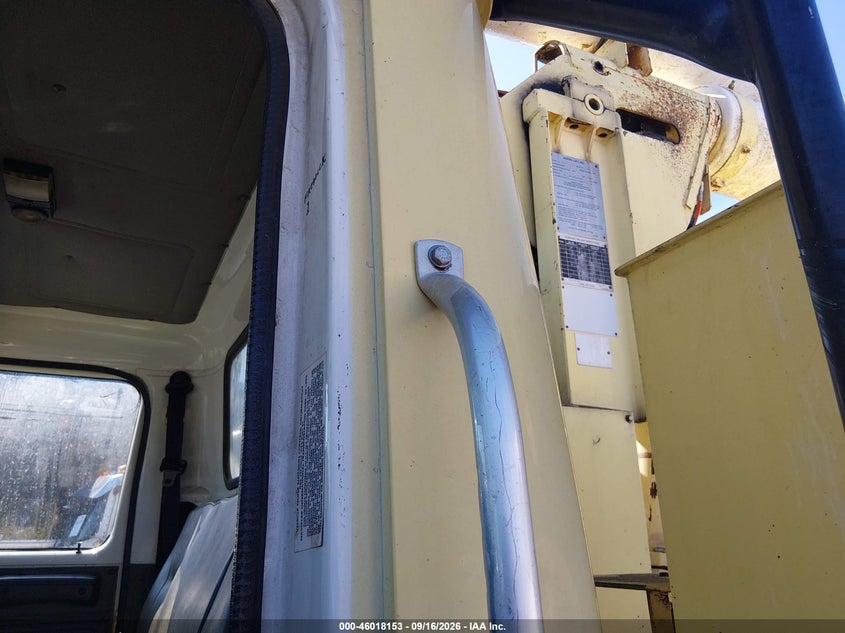 1997 INTERNATIONAL 4000 auction photo 7