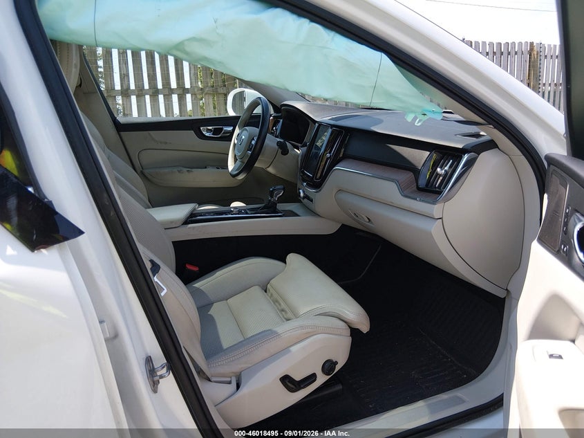 VOLVO XC60 2020 VIN YV4102RL7L1512282