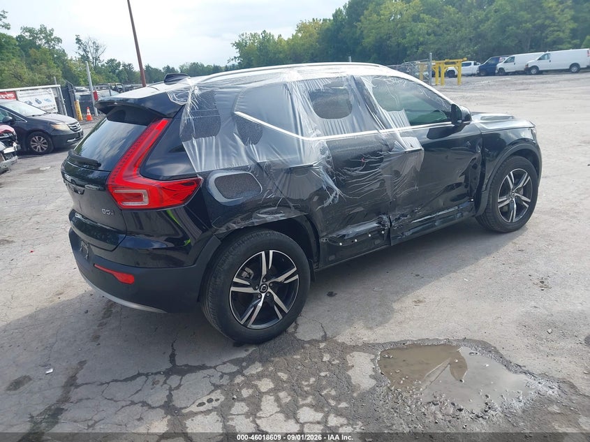 2024 VOLVO XC40 auction photo 4