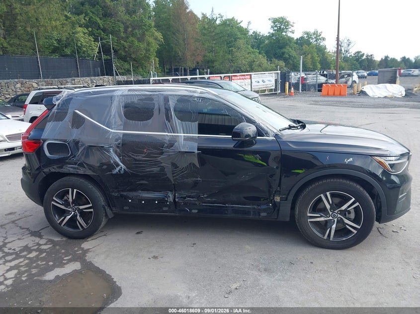 2024 VOLVO XC40 auction photo 6