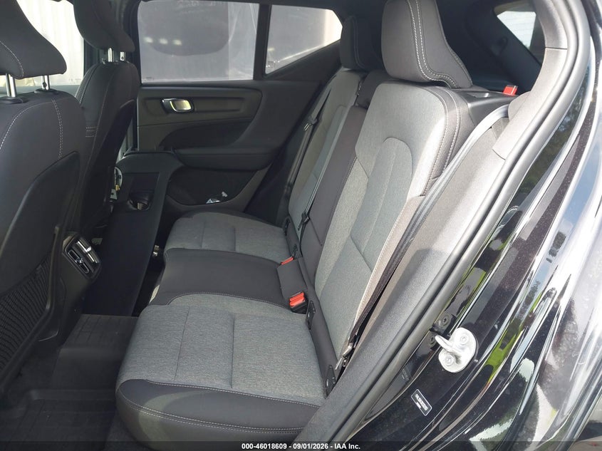 2024 VOLVO XC40 auction photo 8