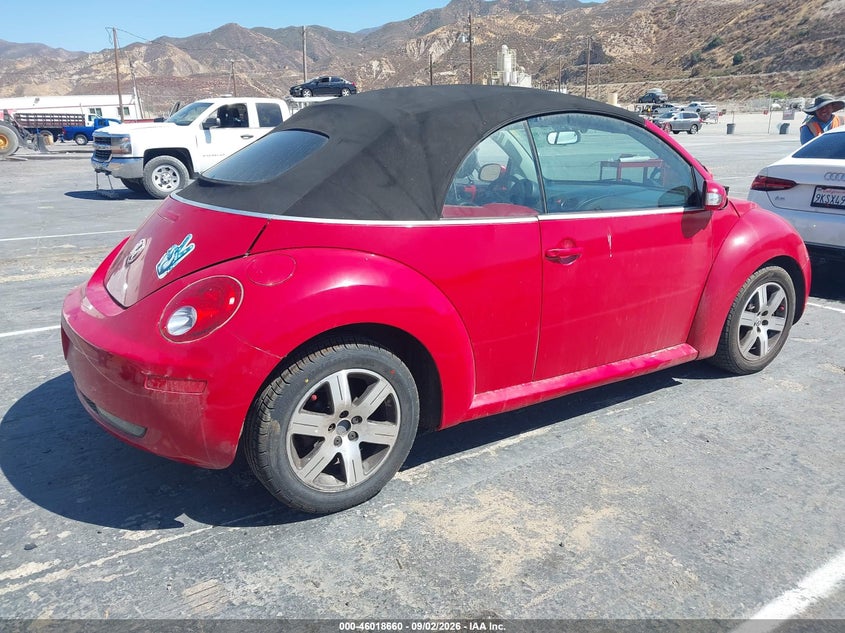 2006 VOLKSWAGEN NEW BEETLE auction photo 4