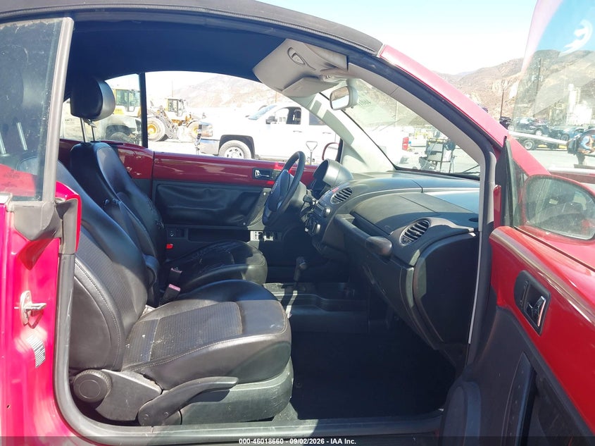 2006 VOLKSWAGEN NEW BEETLE auction photo 5