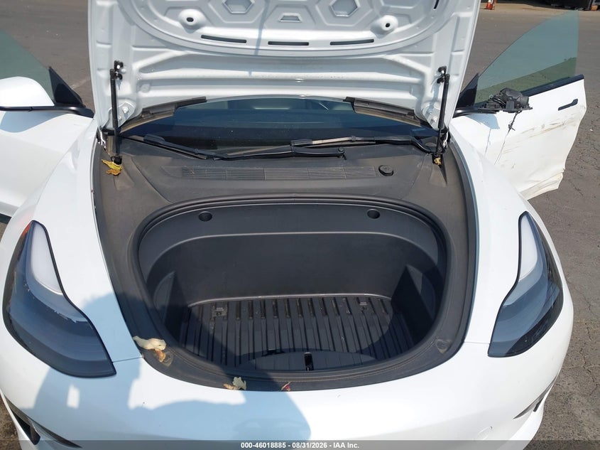 TESLA MODEL 3 - zdjęcie 10
