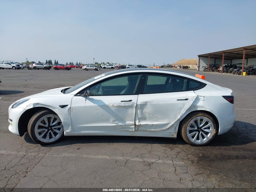 TESLA MODEL 3 - zdjęcie 13