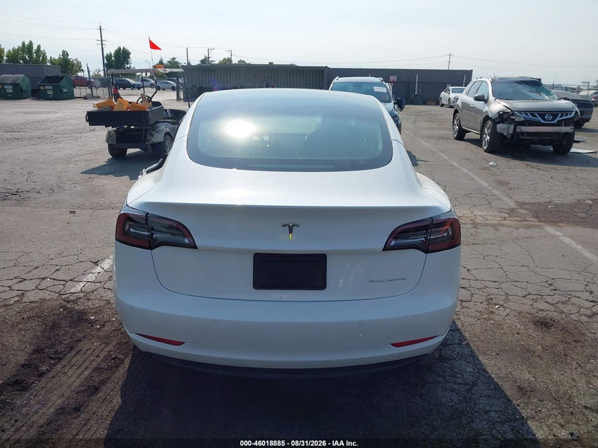 TESLA MODEL 3 - zdjęcie 15