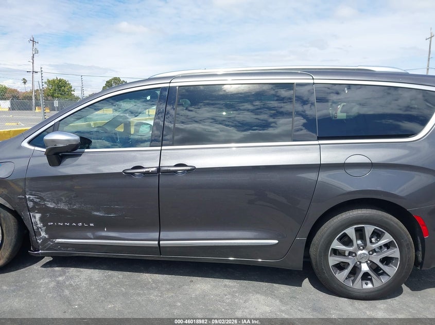 CHRYSLER PACIFICA HYBRID - zdjęcie 14