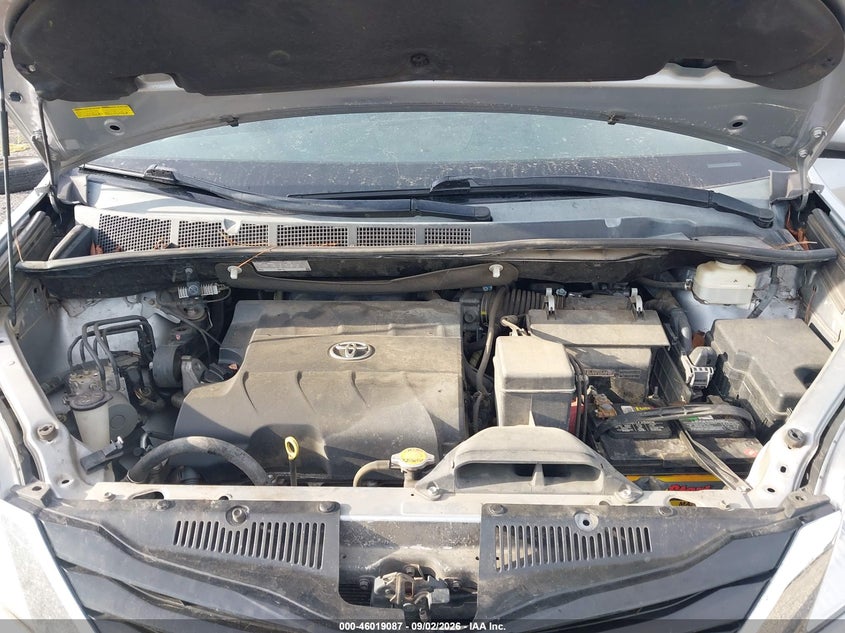 TOYOTA SIENNA - zdjęcie 10