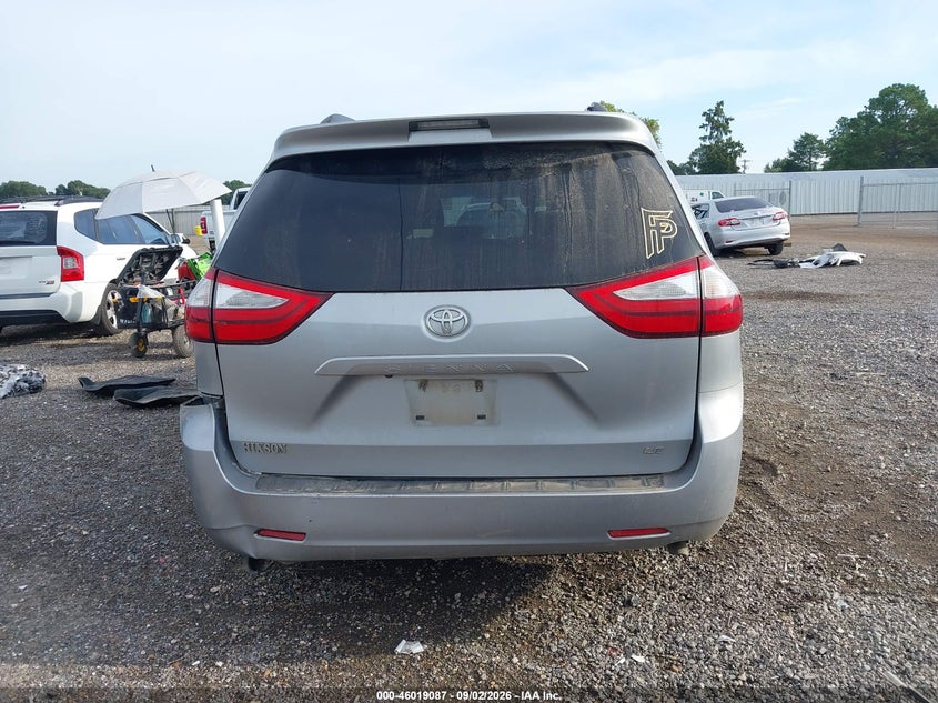 TOYOTA SIENNA - zdjęcie 16