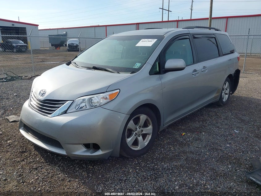 TOYOTA SIENNA - zdjęcie 2
