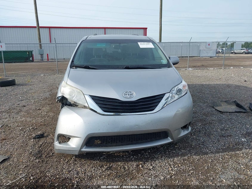 TOYOTA SIENNA - zdjęcie 6