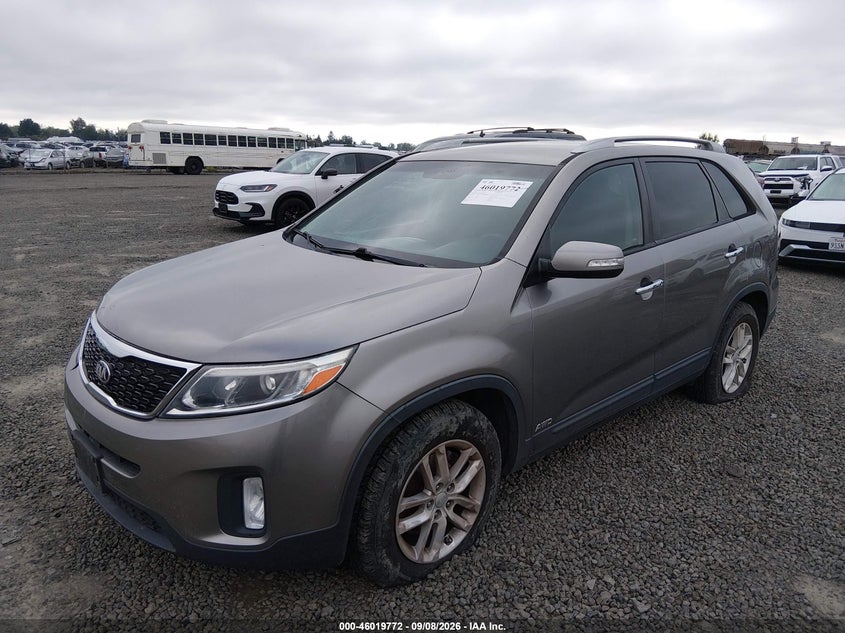 2015 KIA SORENTO auction photo 2