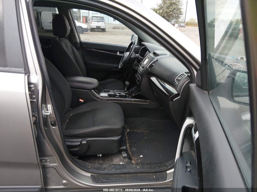 2015 KIA SORENTO auction photo 5