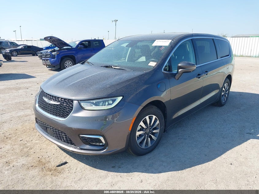 2022 Chrysler Pacifica, Repossession, IAAI, VIN 2C4RC1L79NR118851 — photo 2