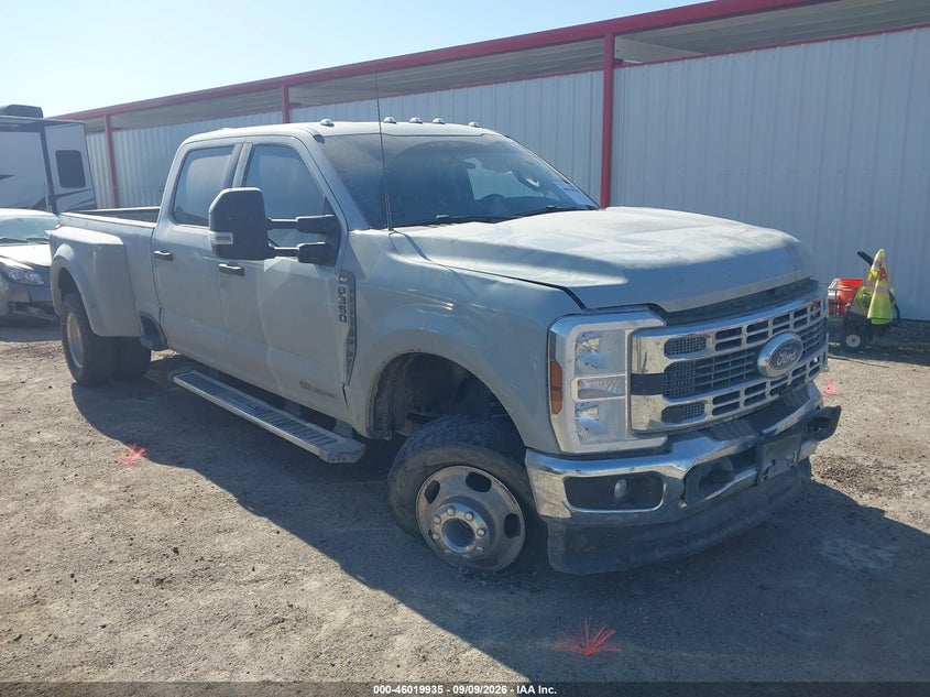 2025 FORD F-350 XLT
