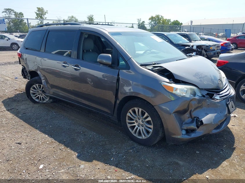 TOYOTA SIENNA - zdjęcie 1