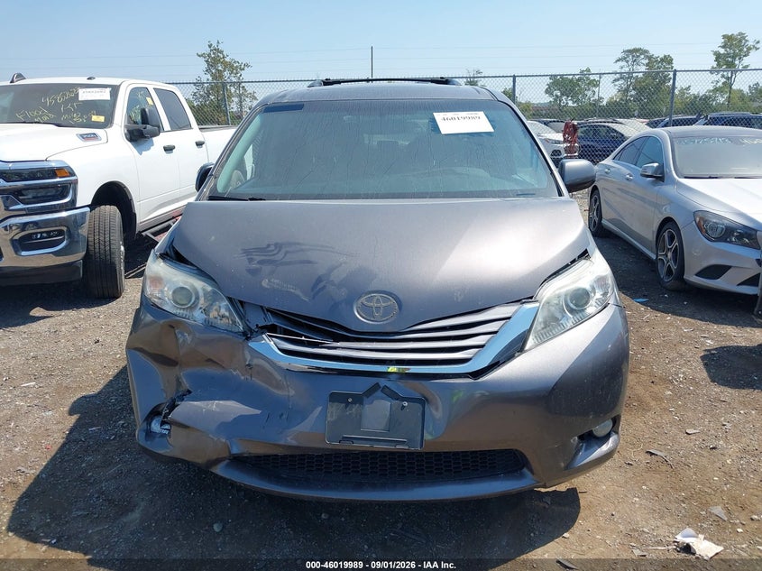 TOYOTA SIENNA - zdjęcie 12