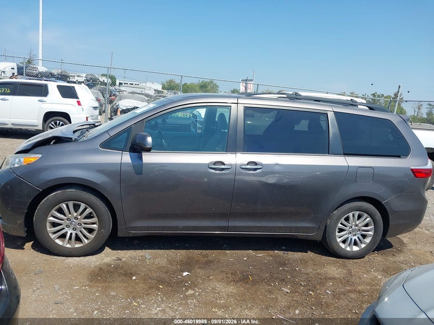 TOYOTA SIENNA - zdjęcie 14