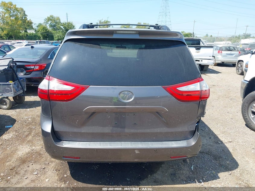 TOYOTA SIENNA - zdjęcie 16