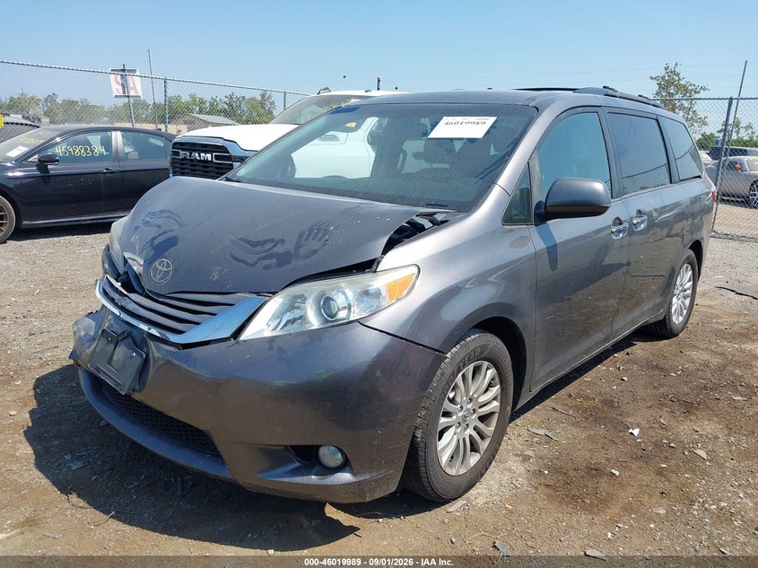 TOYOTA SIENNA - zdjęcie 2