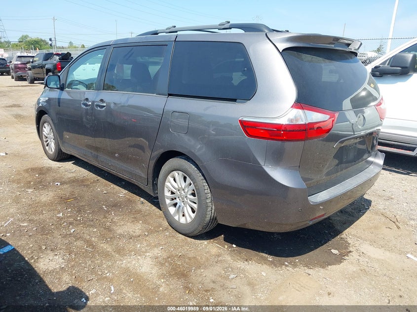 TOYOTA SIENNA - zdjęcie 3