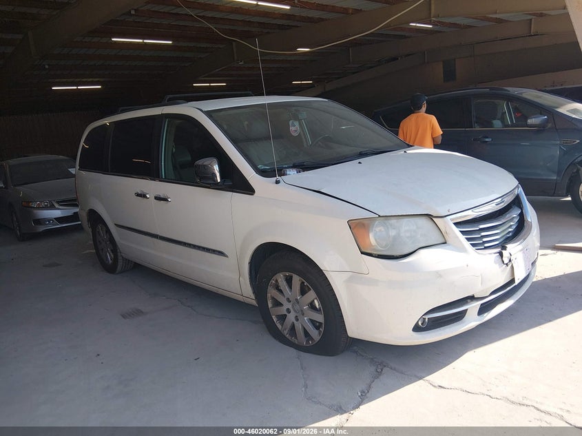 2011 CHRYSLER TOWN & COUNTRY — zdjęcie z aukcji