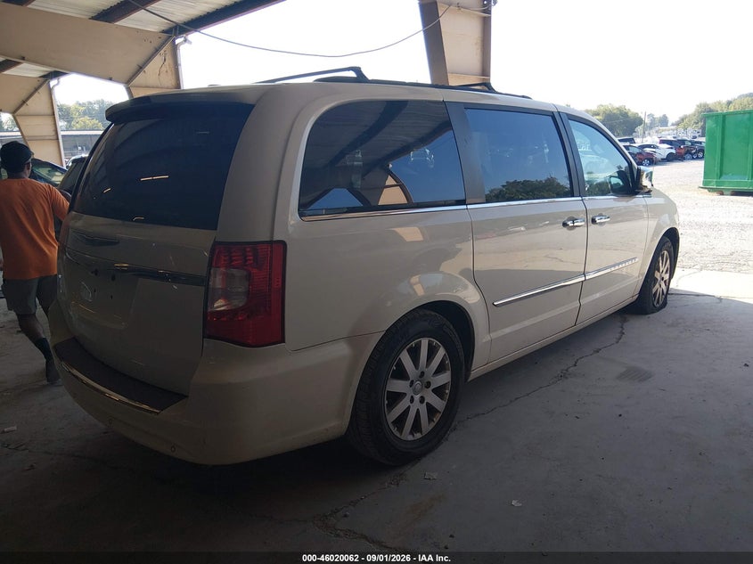 2011 CHRYSLER TOWN & COUNTRY — zdjęcie 4