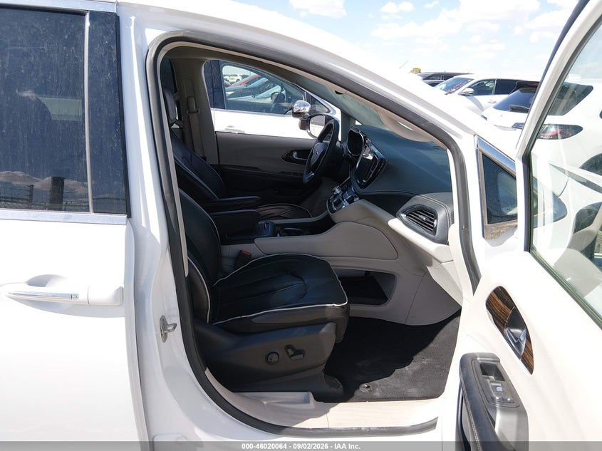 2023 CHRYSLER PACIFICA HYBRID auction photo 5