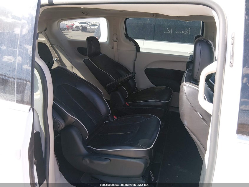 2023 CHRYSLER PACIFICA HYBRID auction photo 8