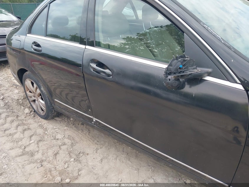 MERCEDES-BENZ C 300 2011 VIN WDDGF8BB0BR147627
