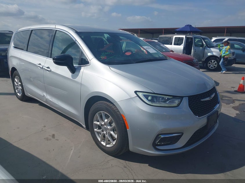 Vin: 2c4rc1bg1rr163225, lot: 46520049, chrysler pacifica touring l 2024 img_1
