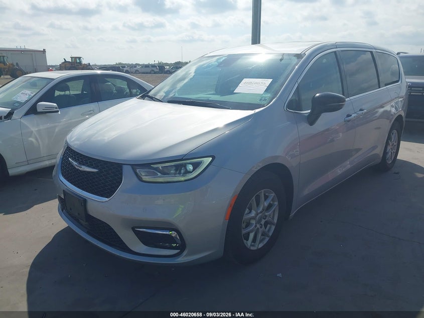 2024 CHRYSLER PACIFICA auction photo 2