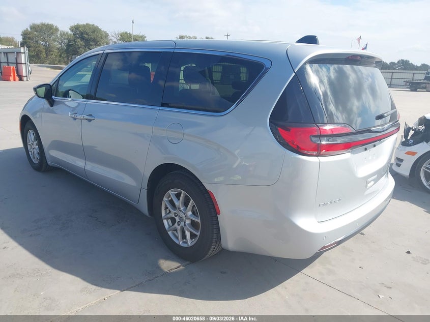 2024 CHRYSLER PACIFICA auction photo 3